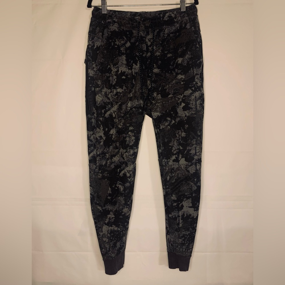 Nike Men’s Black and Gray Patterned Joggers, Medium, NWOT - Picture 4 of 16